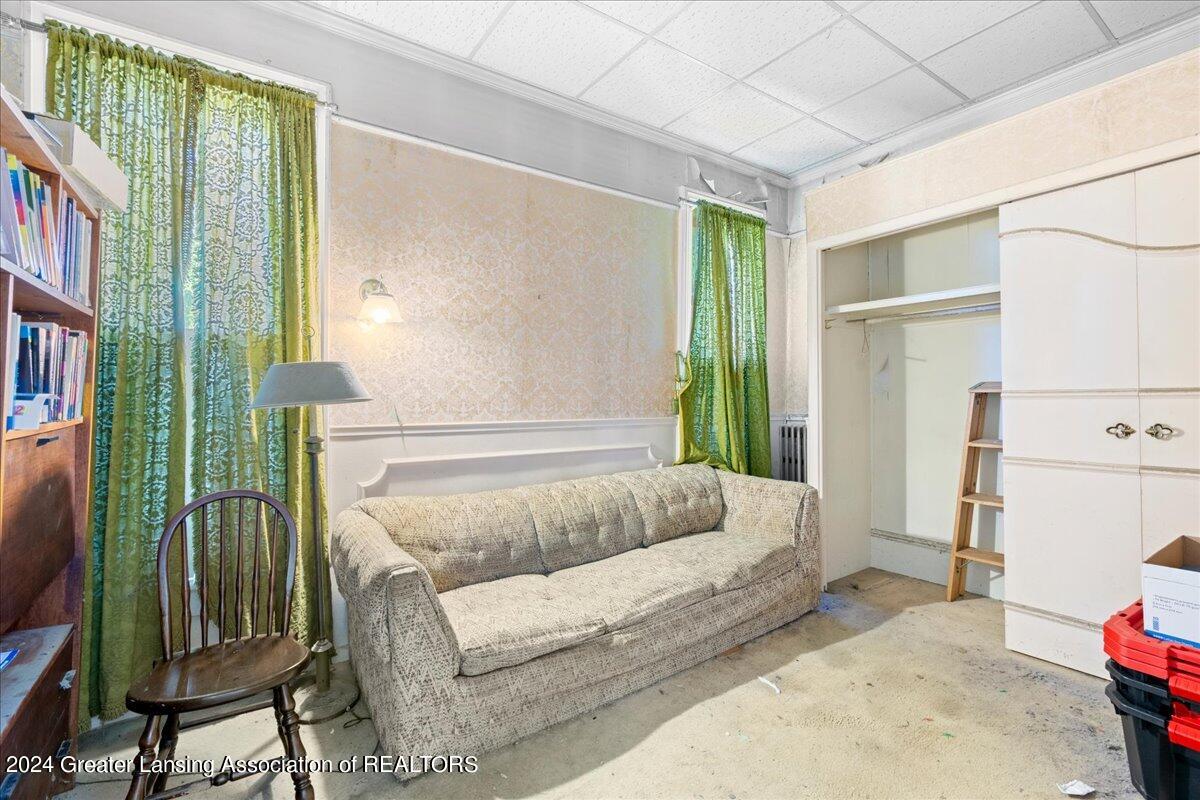 162 E Grand River Avenue