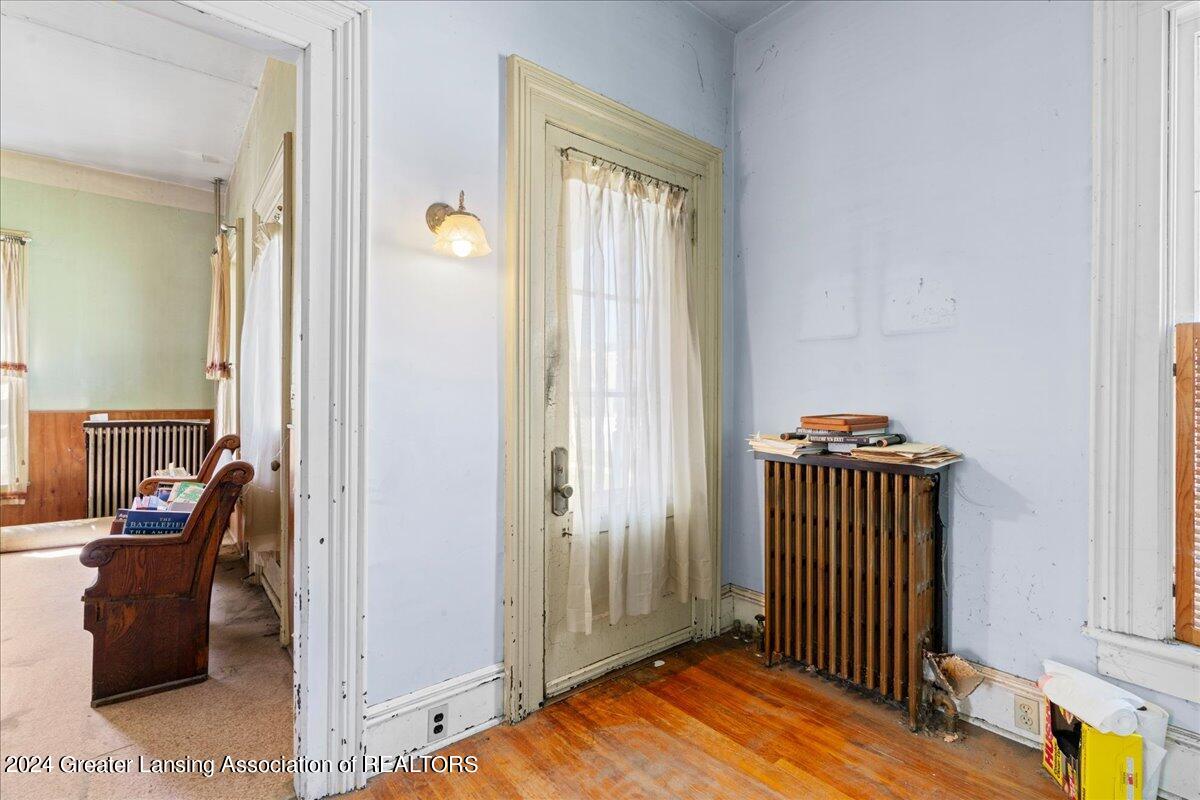 162 E Grand River Avenue