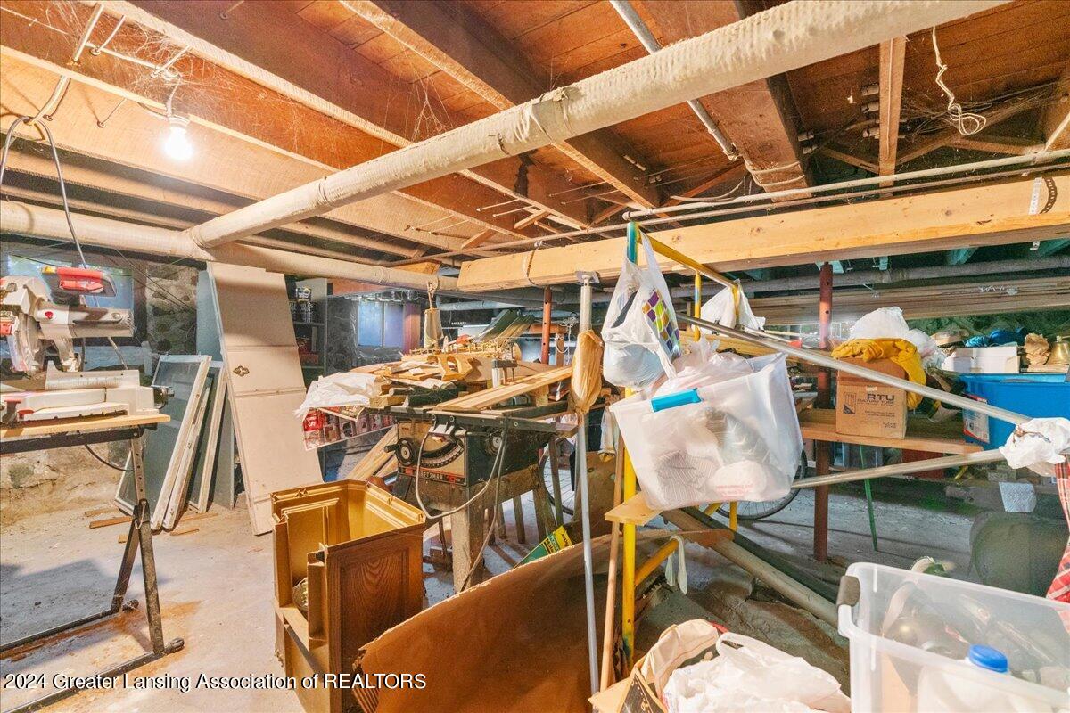 162 E Grand River Avenue