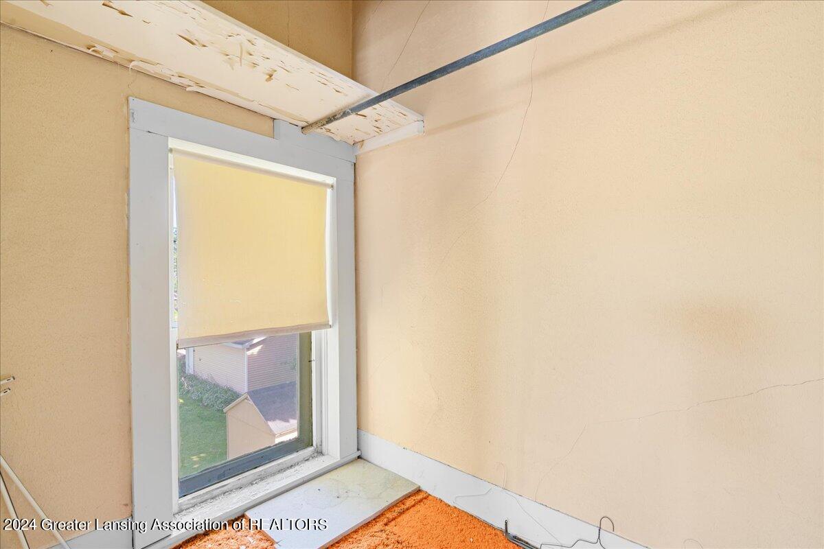 162 E Grand River Avenue