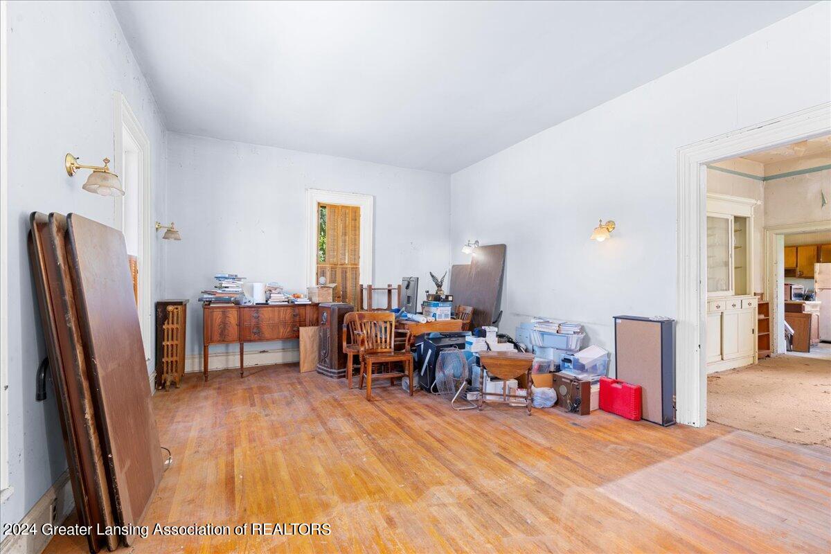 162 E Grand River Avenue