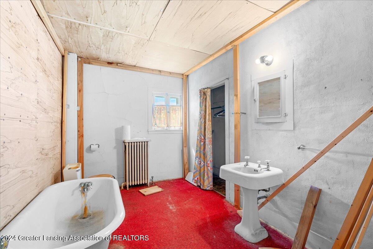 162 E Grand River Avenue