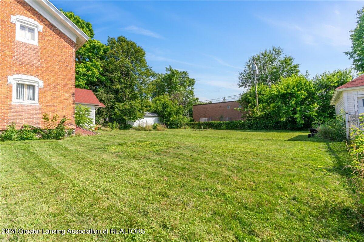 162 E Grand River Avenue