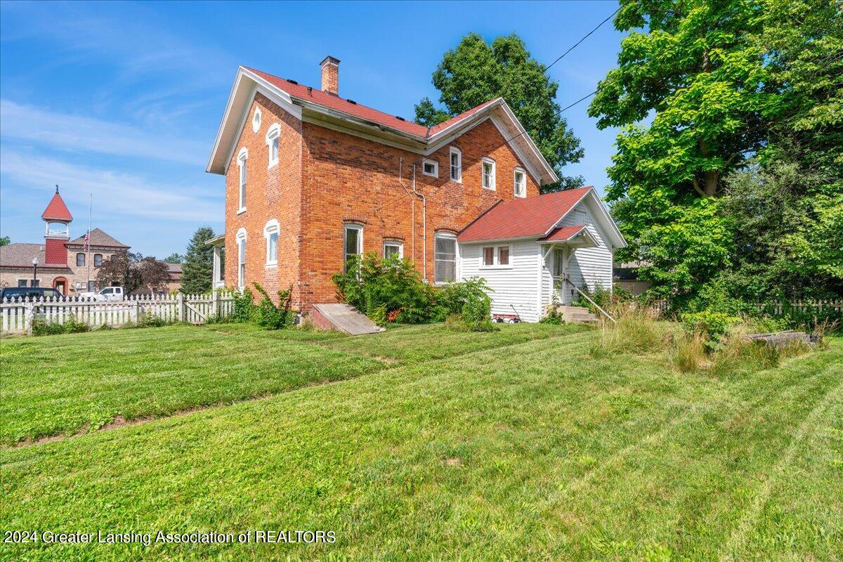 162 E Grand River Avenue