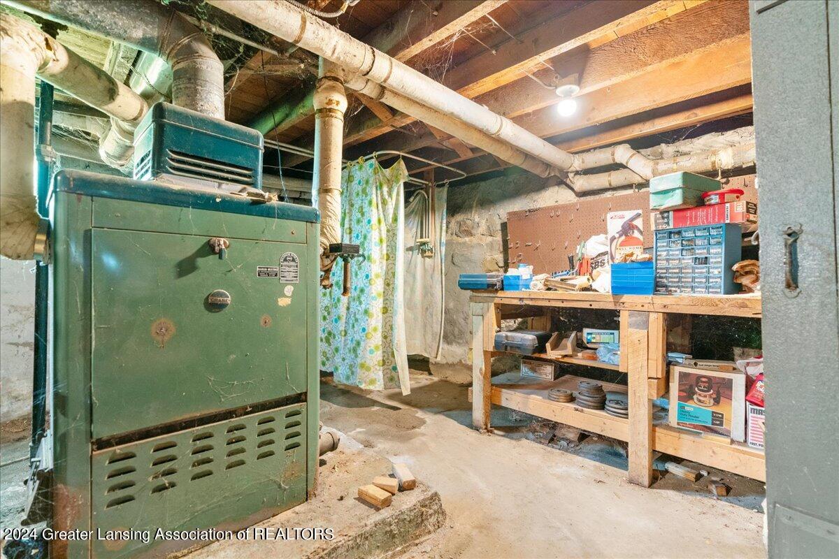 162 E Grand River Avenue