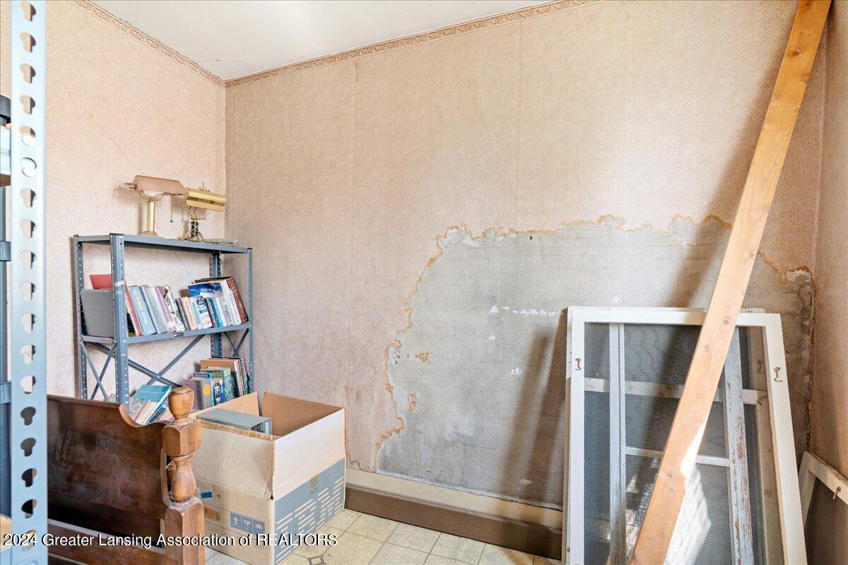 162 E Grand River Avenue