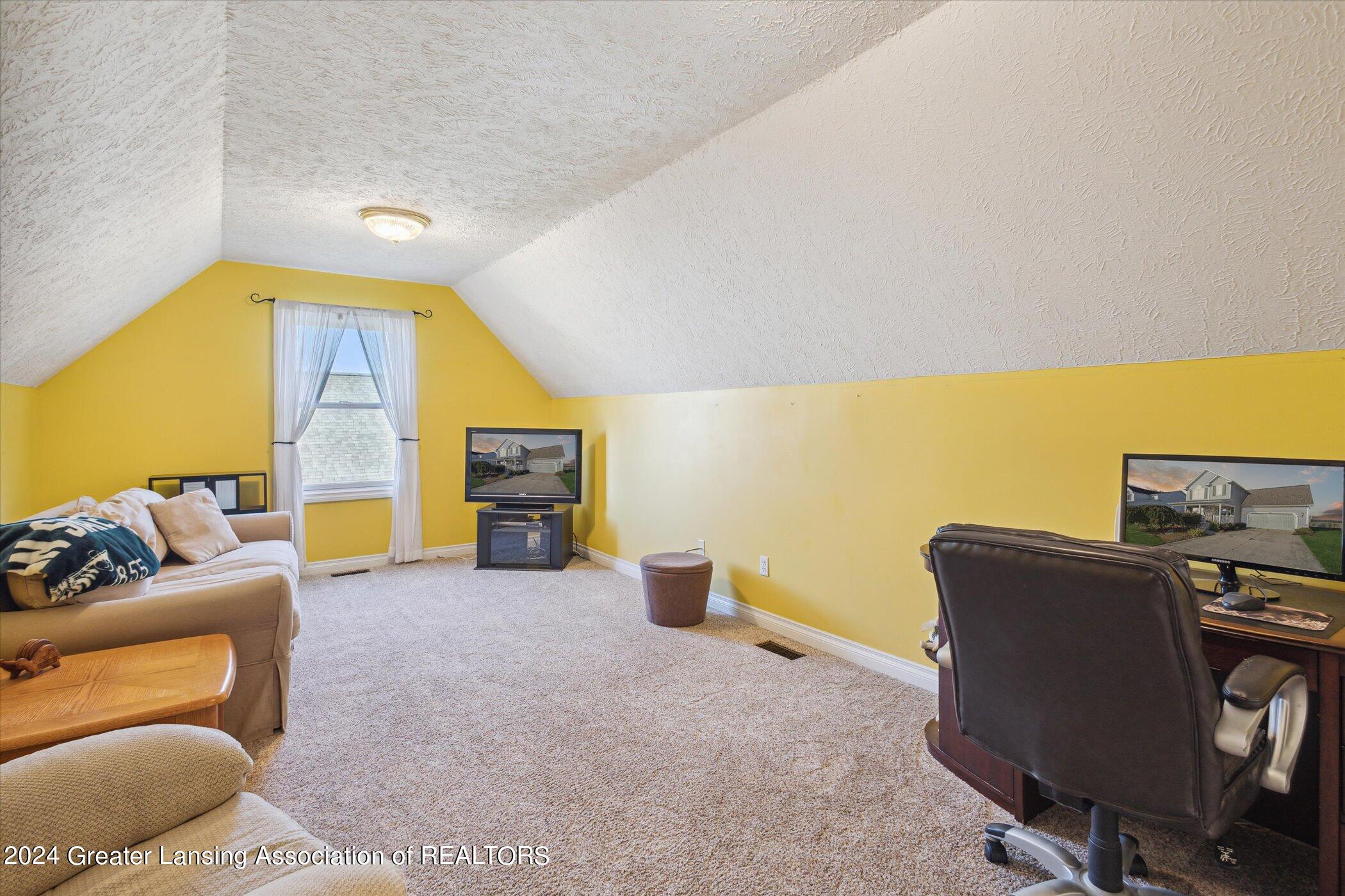 1845 Parakeet Lane