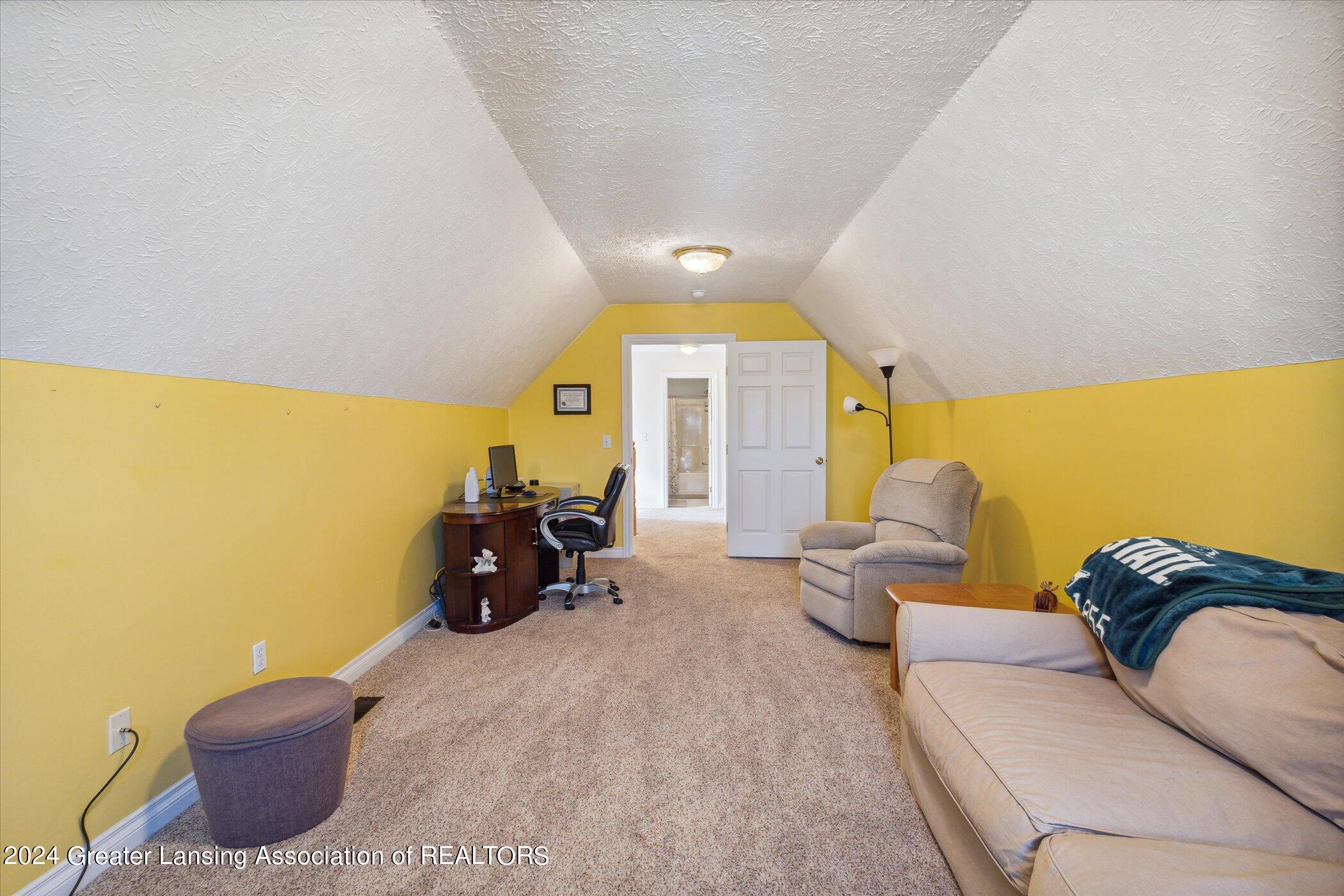 1845 Parakeet Lane