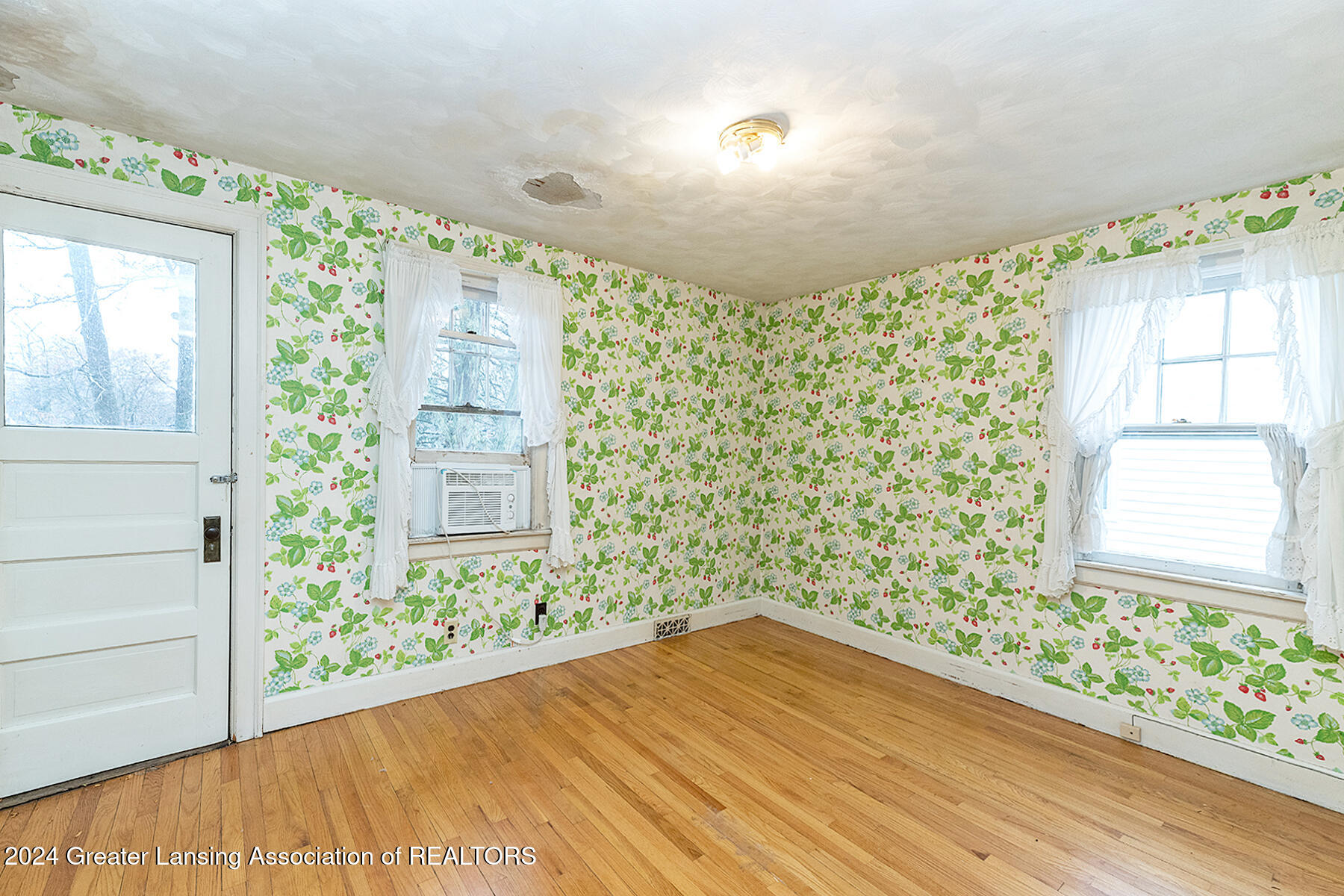 607 Division Street