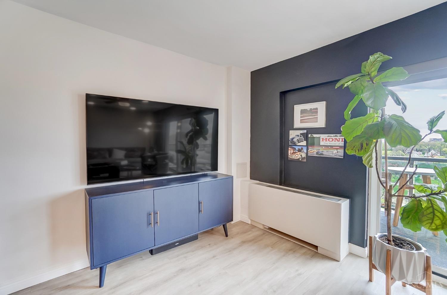 2200 Victory Parkway 1608