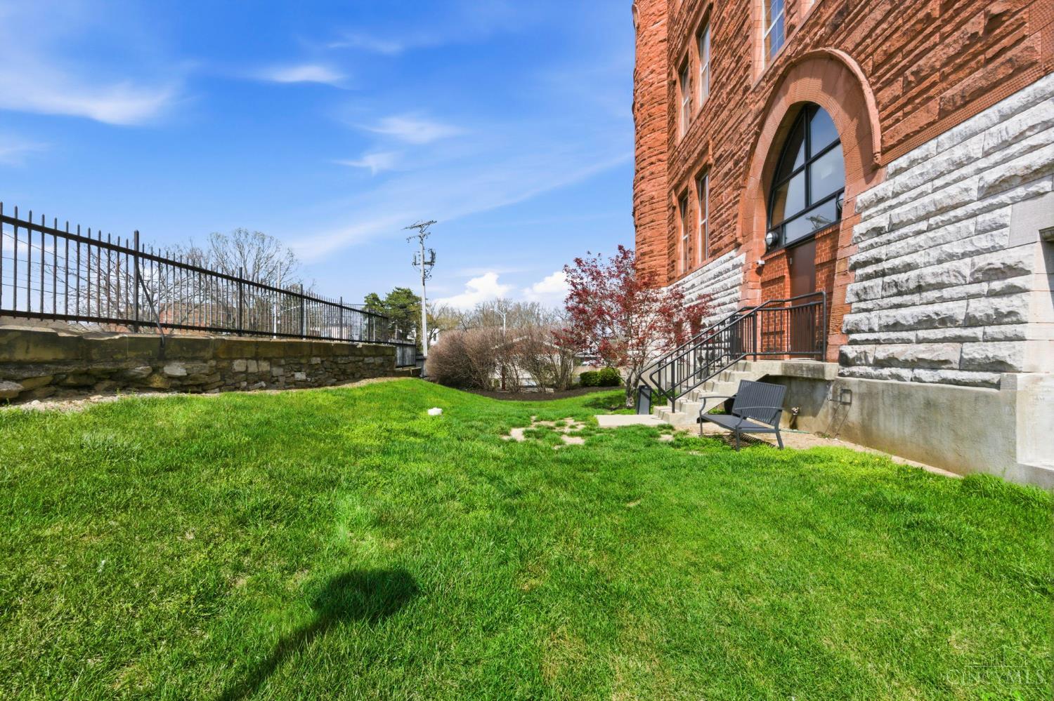 2700 Ashland Avenue 52