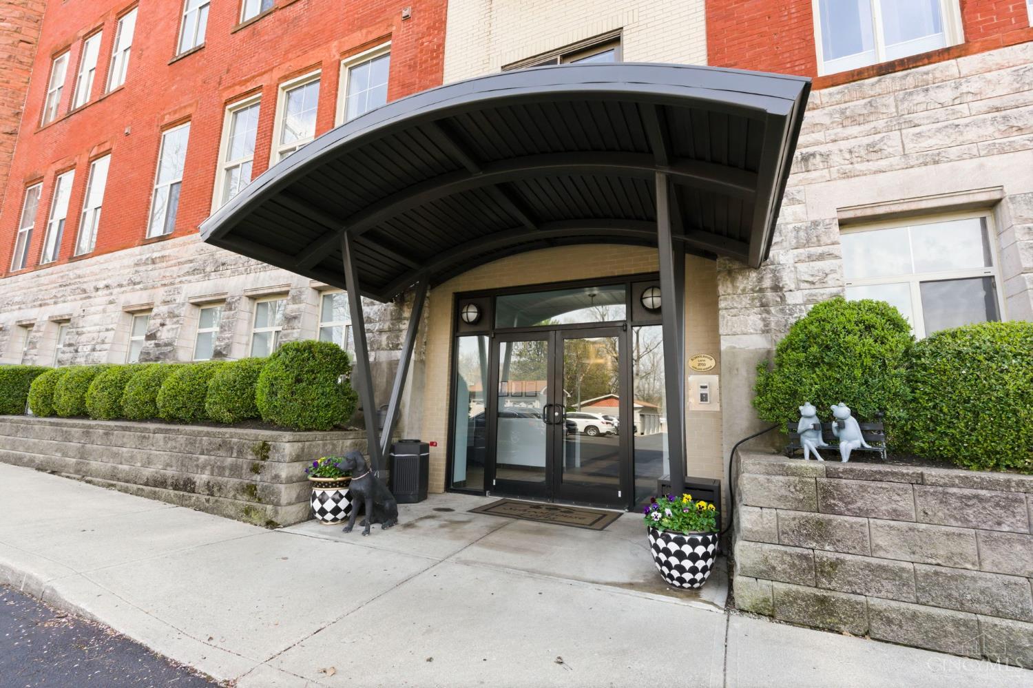 2700 Ashland Avenue 52