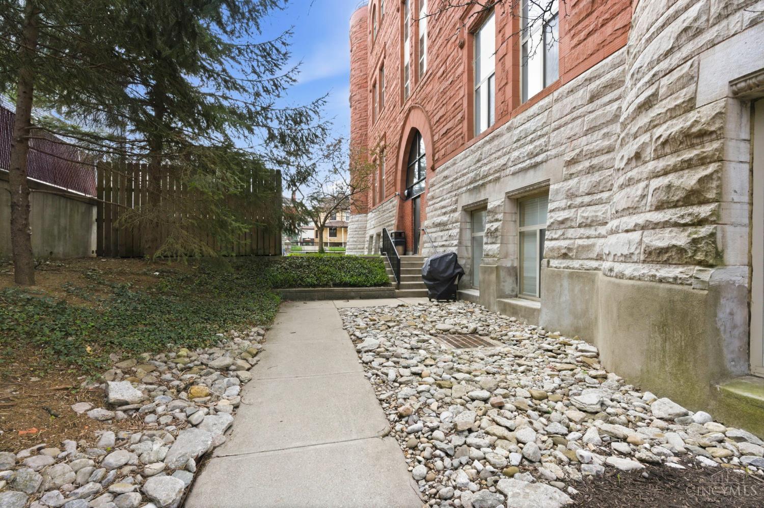 2700 Ashland Avenue 52