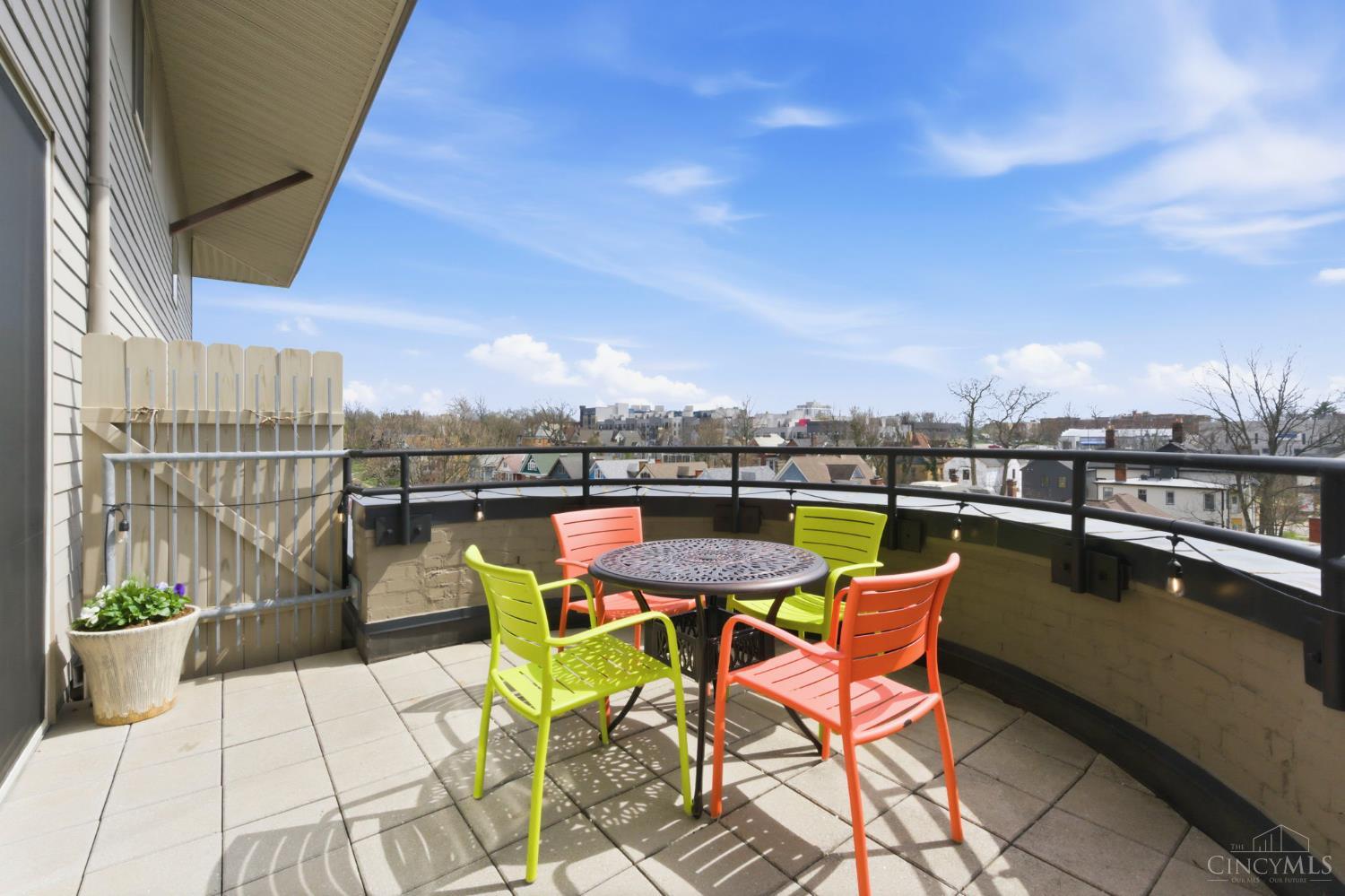 2700 Ashland Avenue 52