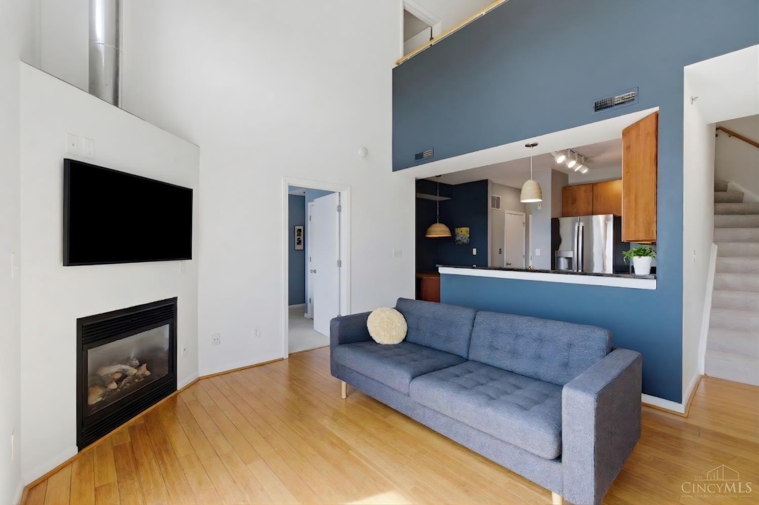 2700 Ashland Avenue 52