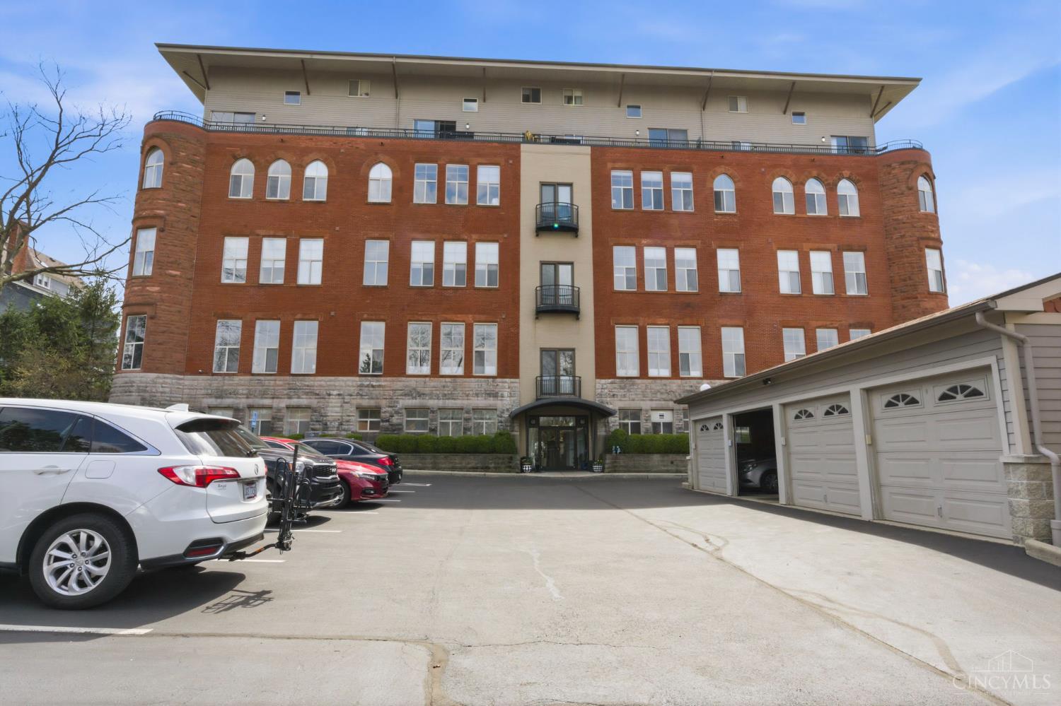 2700 Ashland Avenue 52
