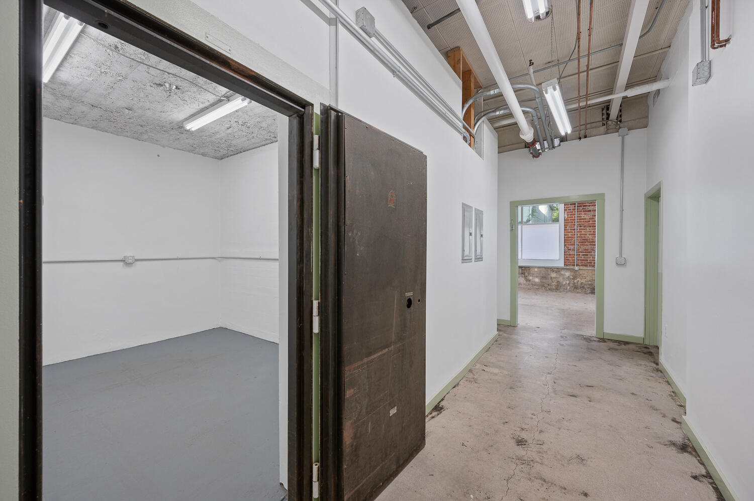 315 E 15th Street, B