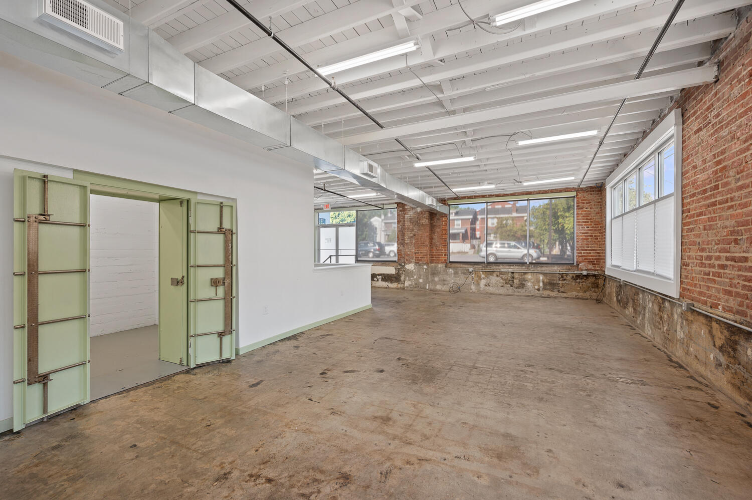 315 E 15th Street, B