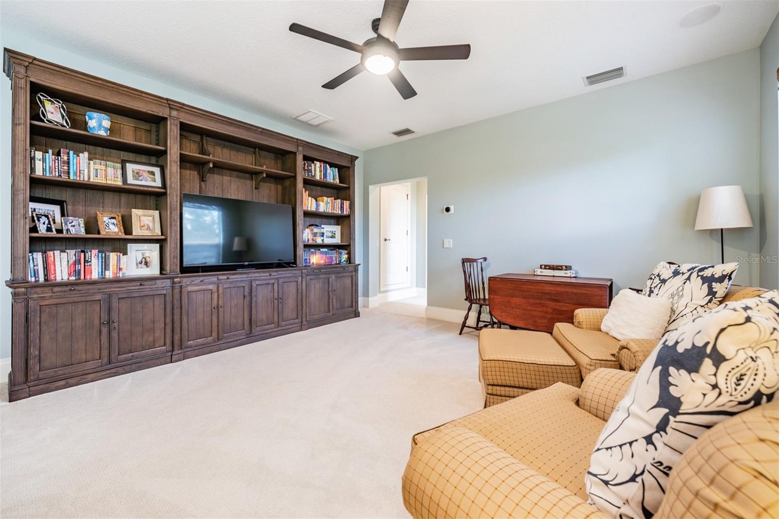 8505 KENTUCKY DERBY DR