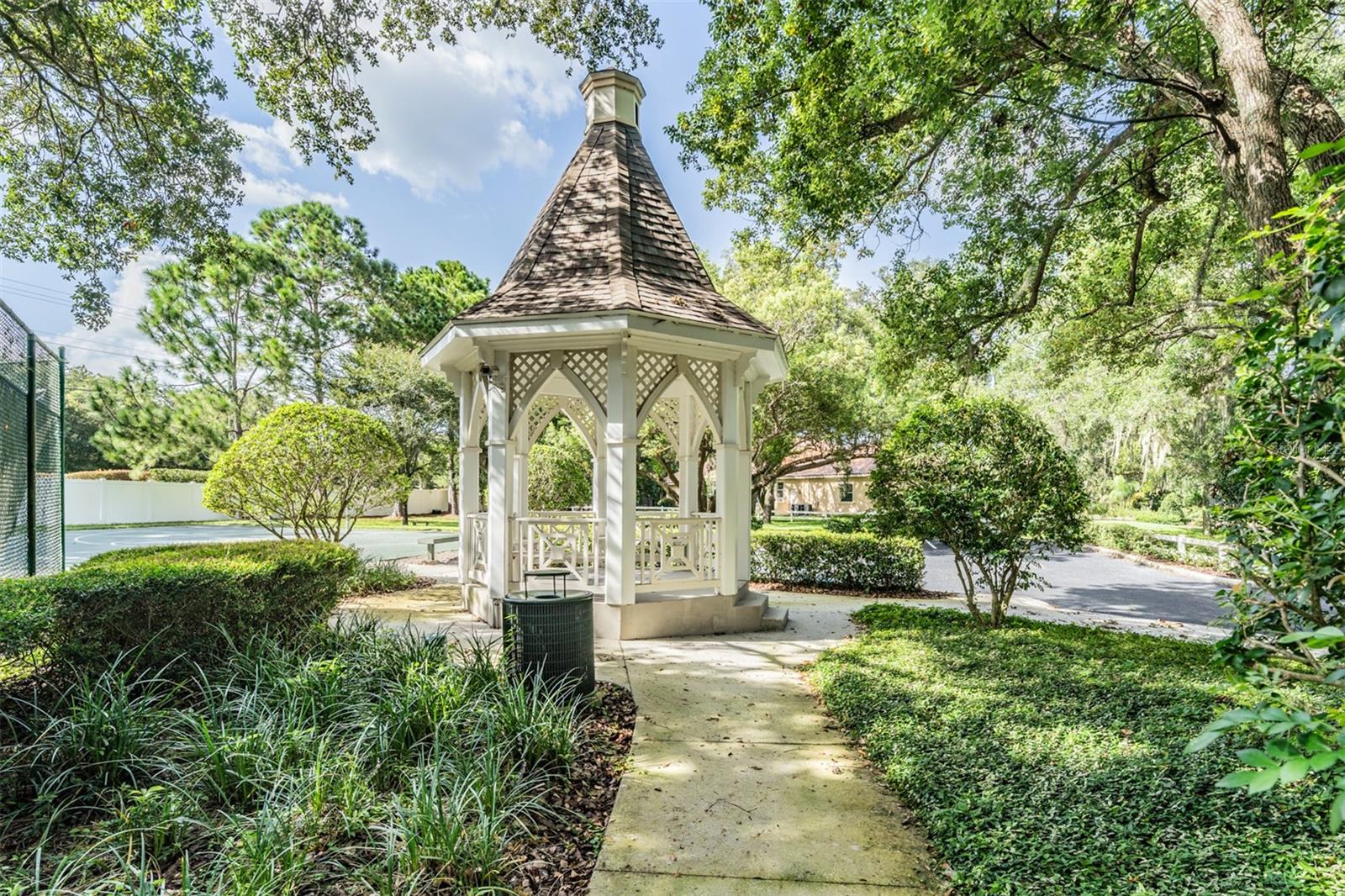 8505 KENTUCKY DERBY DR