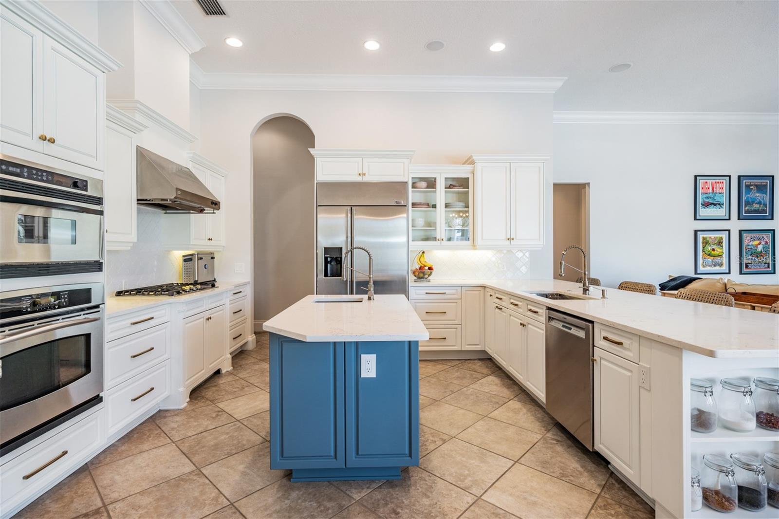 8505 KENTUCKY DERBY DR