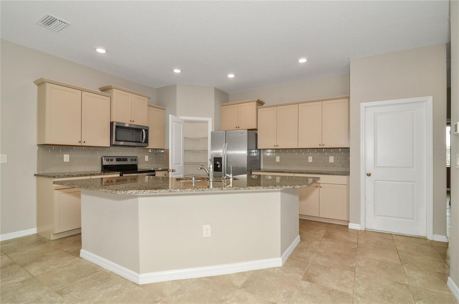 7692 STONEBROOK CIR