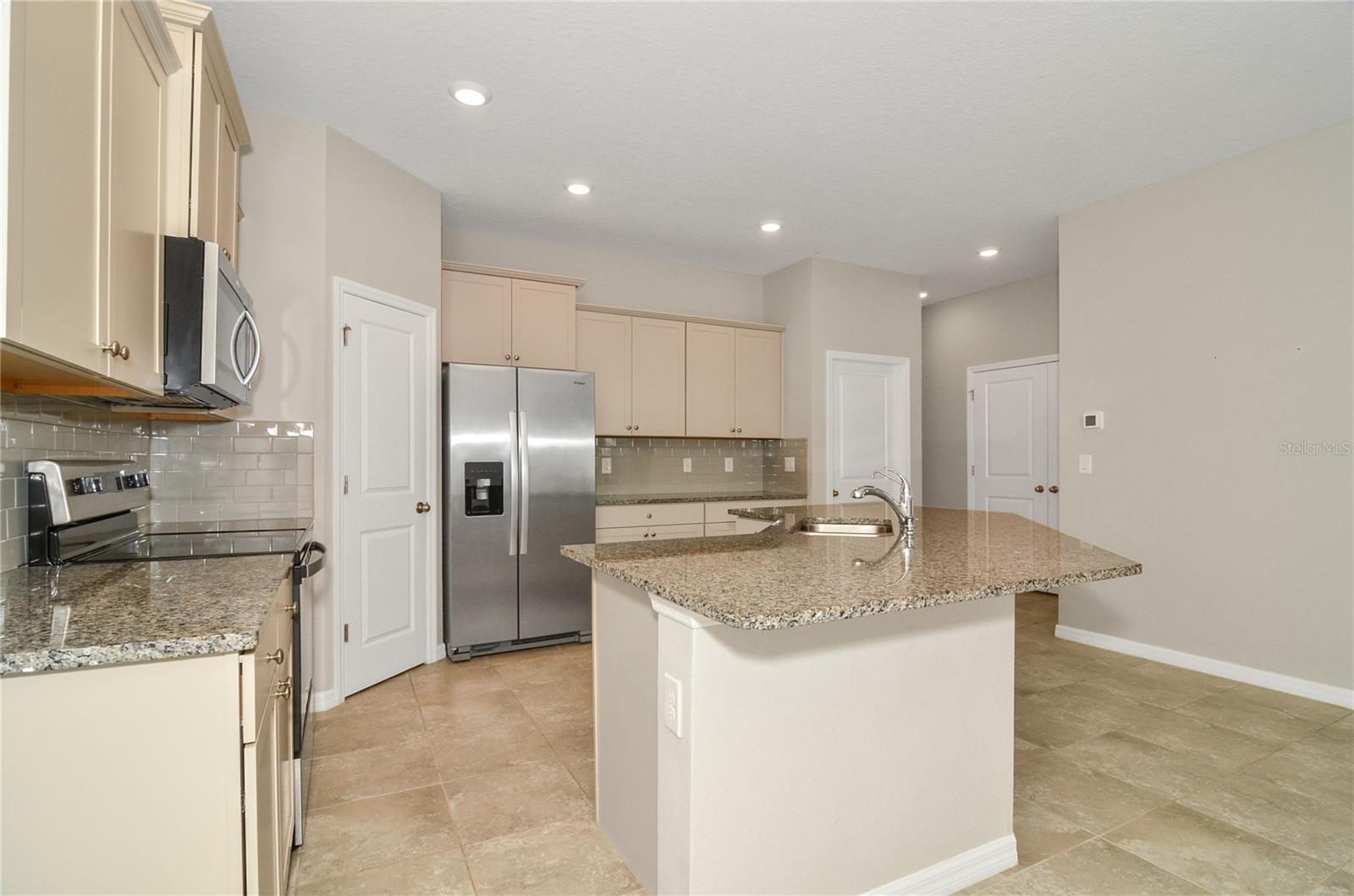 7692 STONEBROOK CIR
