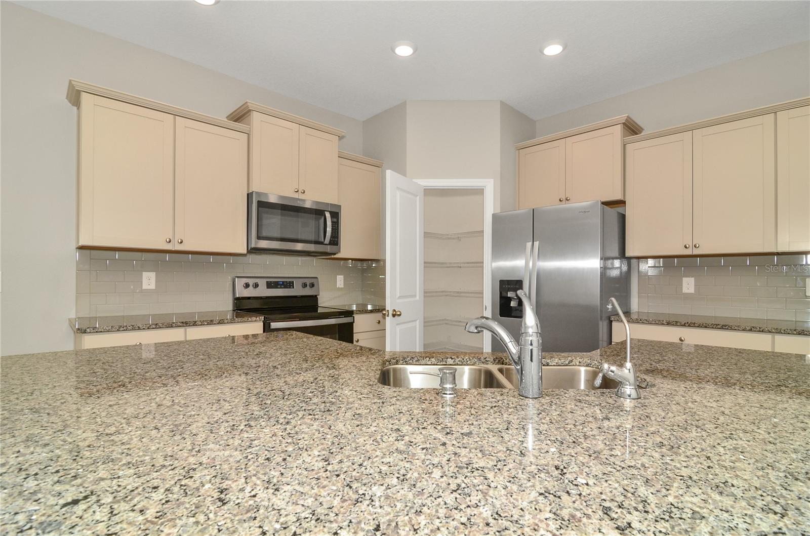 7692 STONEBROOK CIR