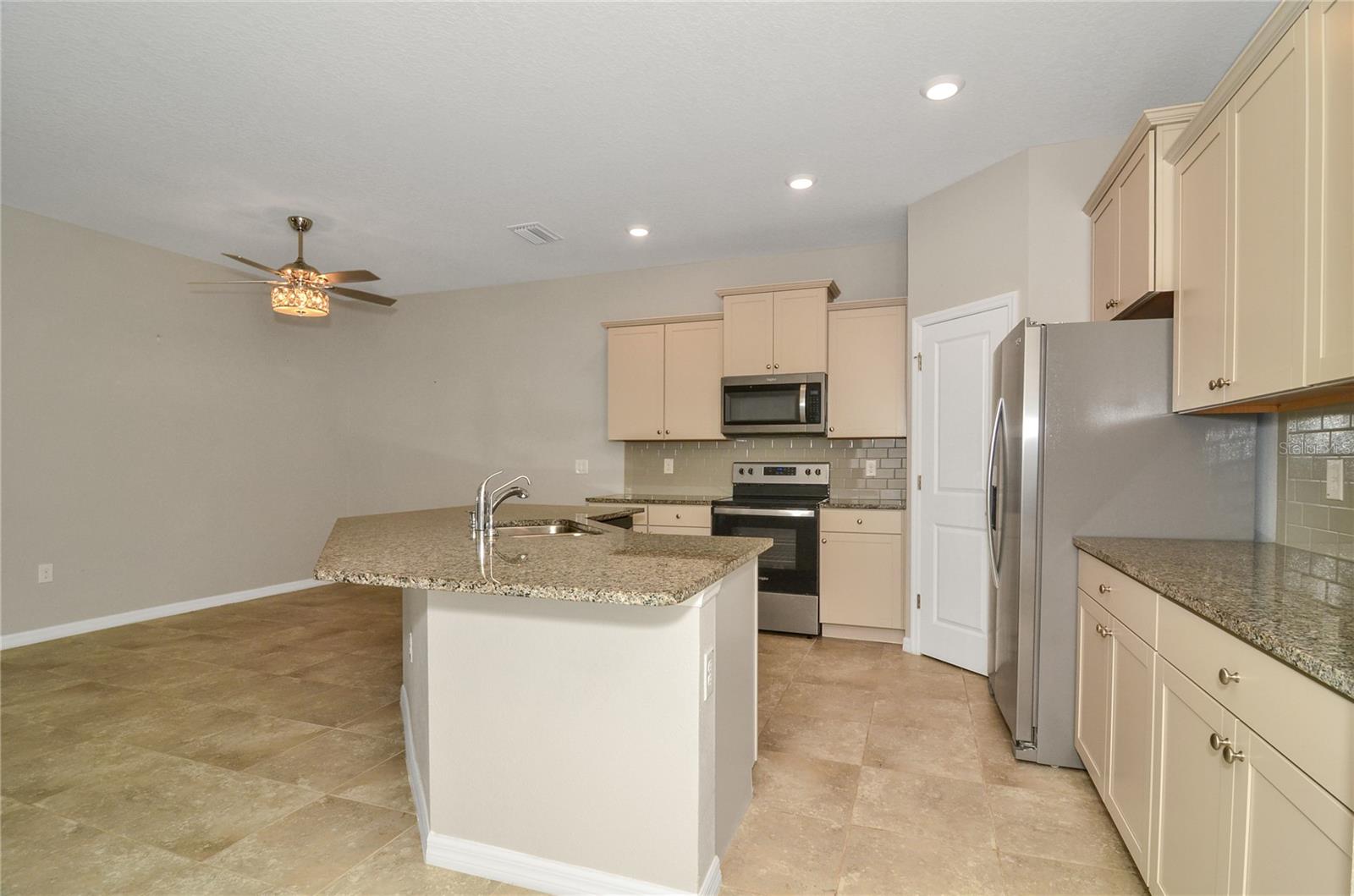 7692 STONEBROOK CIR