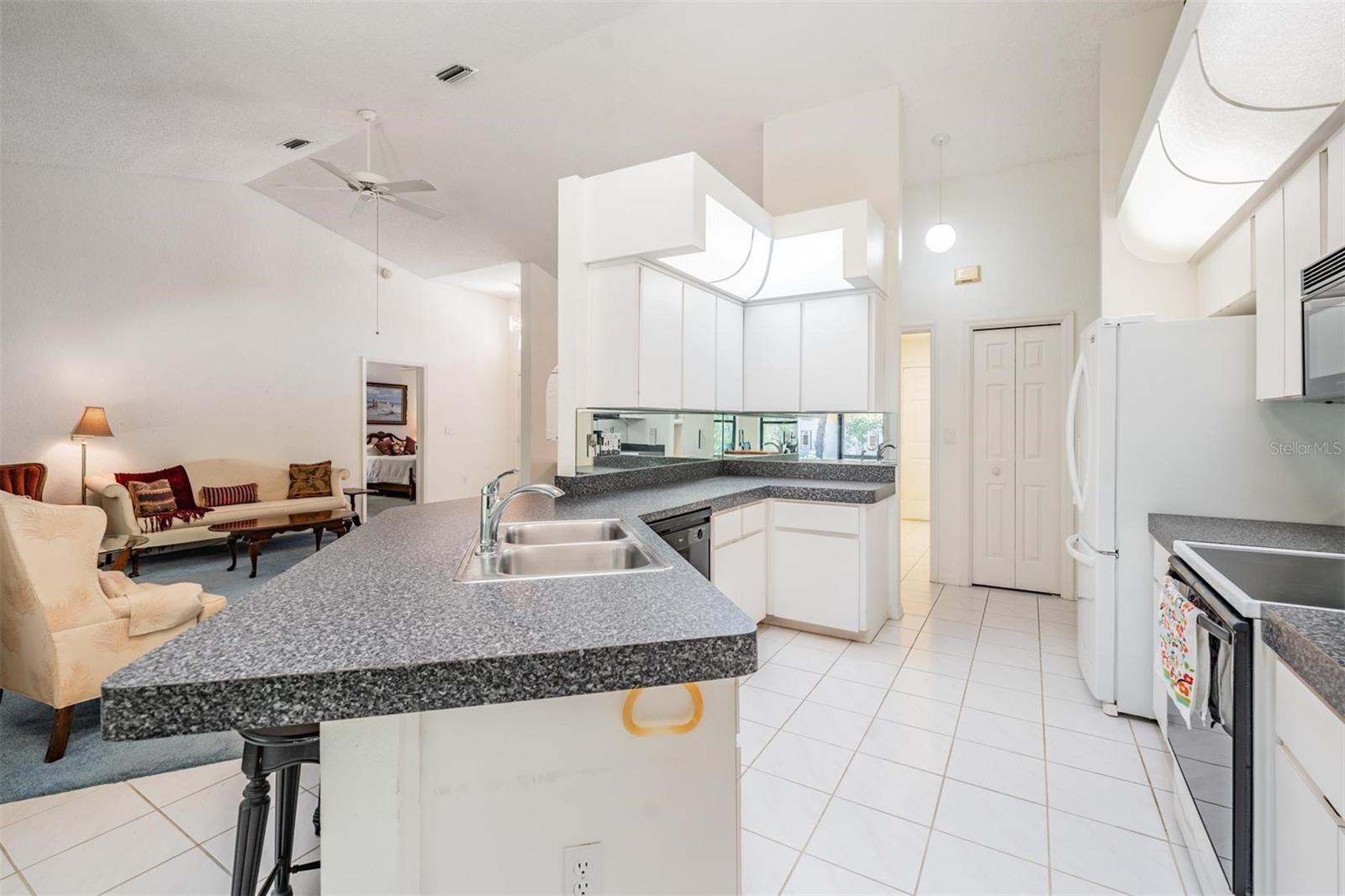 8441 DUNNELLON RD