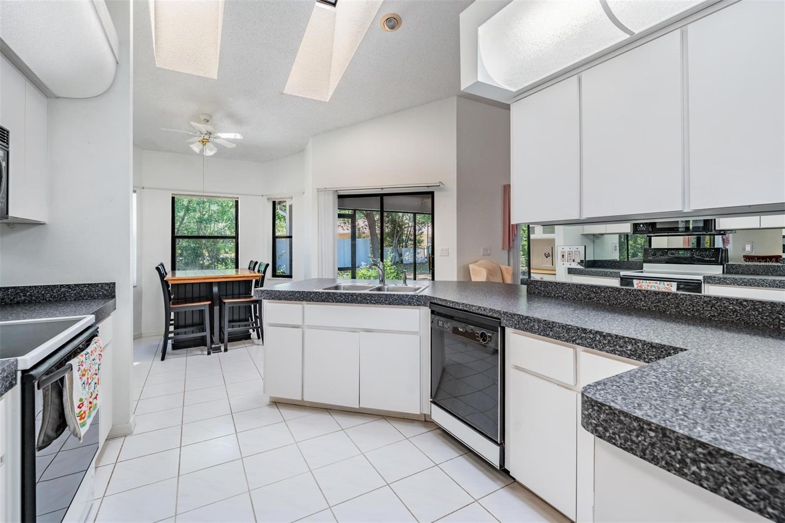 8441 DUNNELLON RD