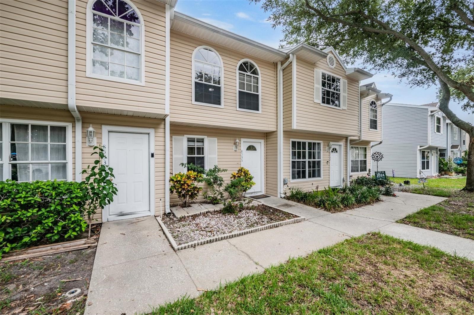 8535 J R MANOR DR