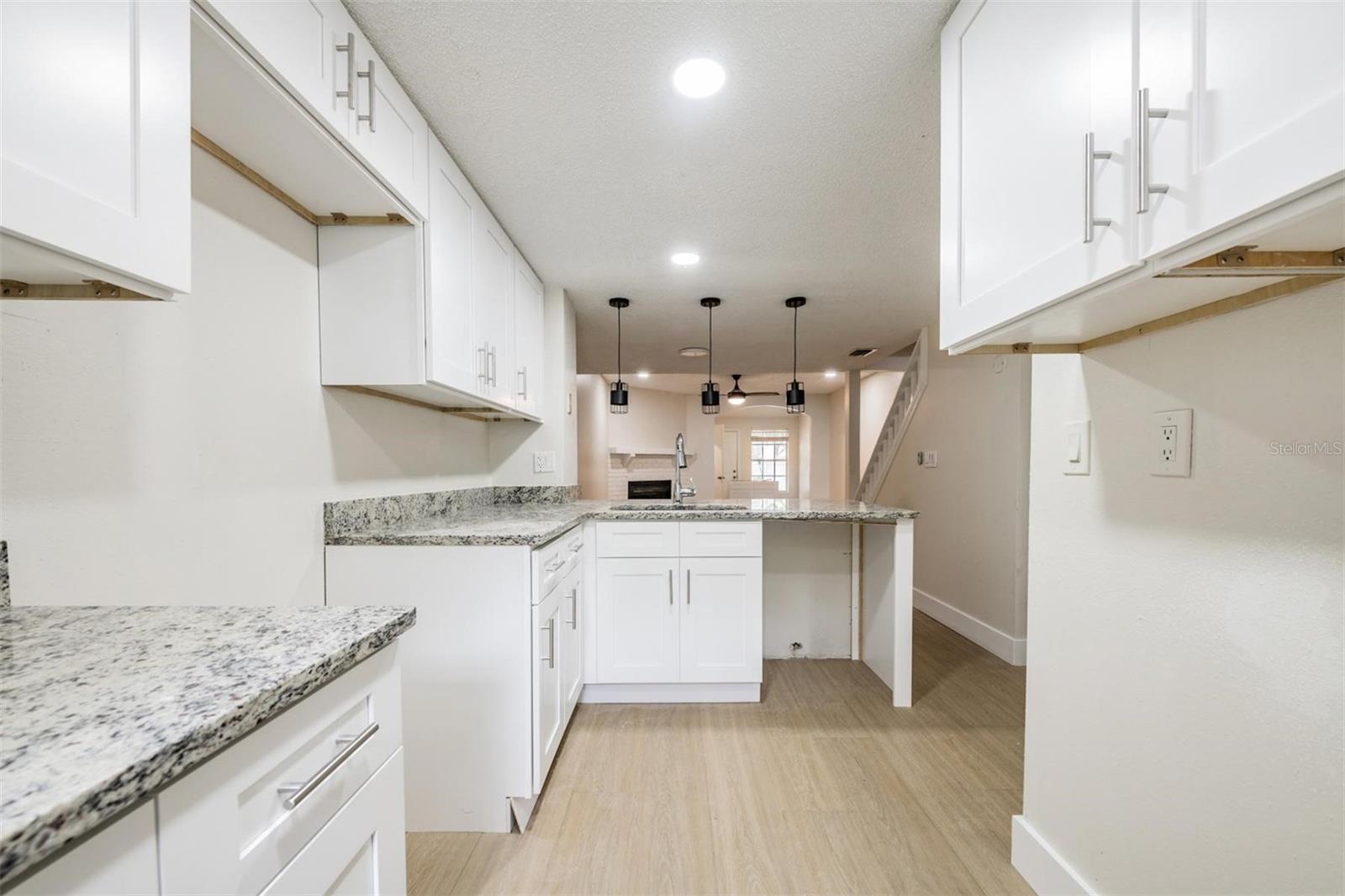 8535 J R MANOR DR