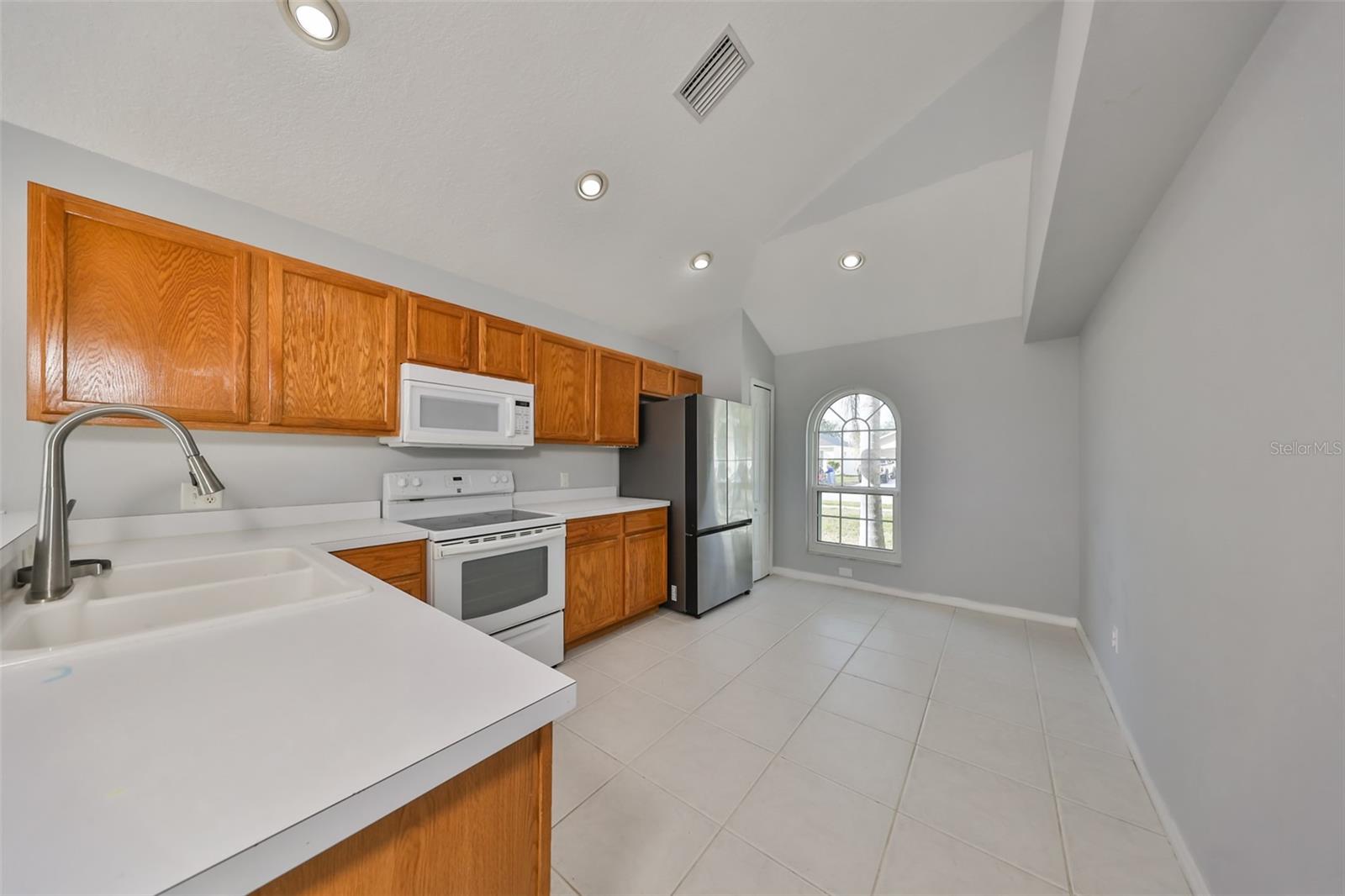 8111 TAR HOLLOW DR