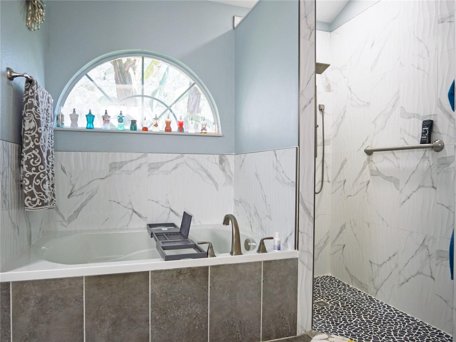 16517 LAKE HEATHER DR