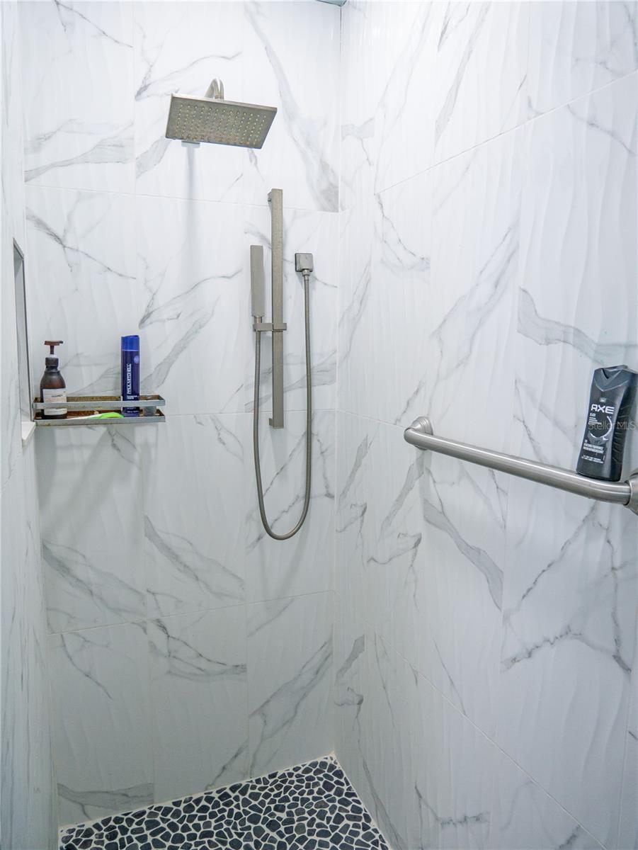 16517 LAKE HEATHER DR