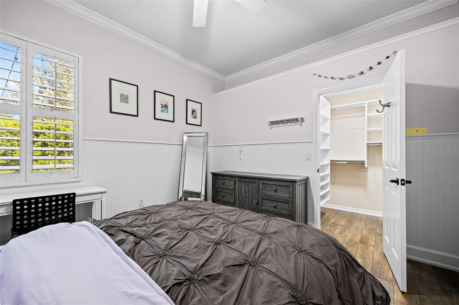 19817 GLAZING GLOBE LN