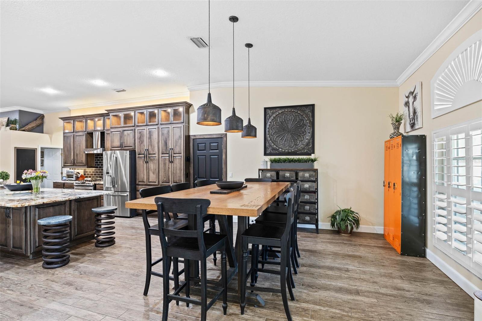 19817 GLAZING GLOBE LN