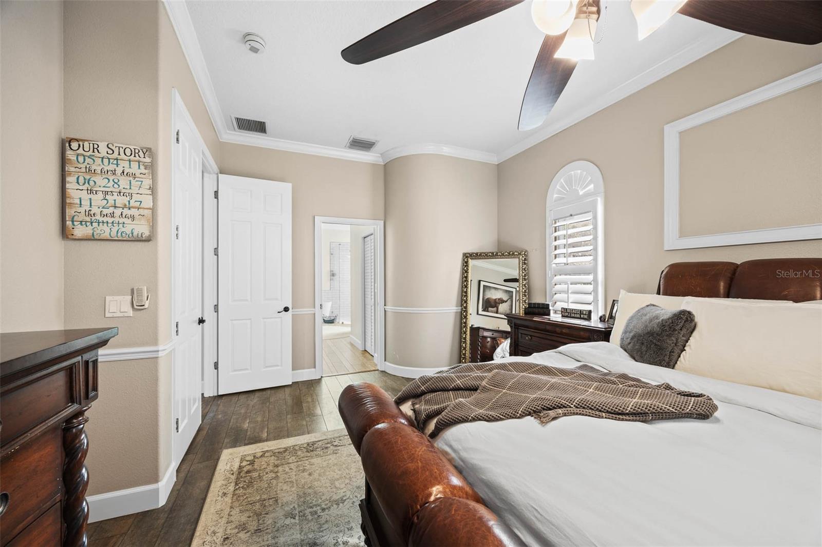 19817 GLAZING GLOBE LN