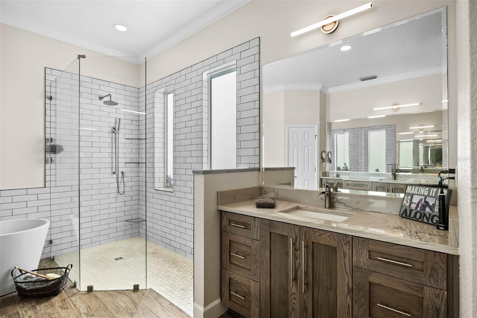 19817 GLAZING GLOBE LN