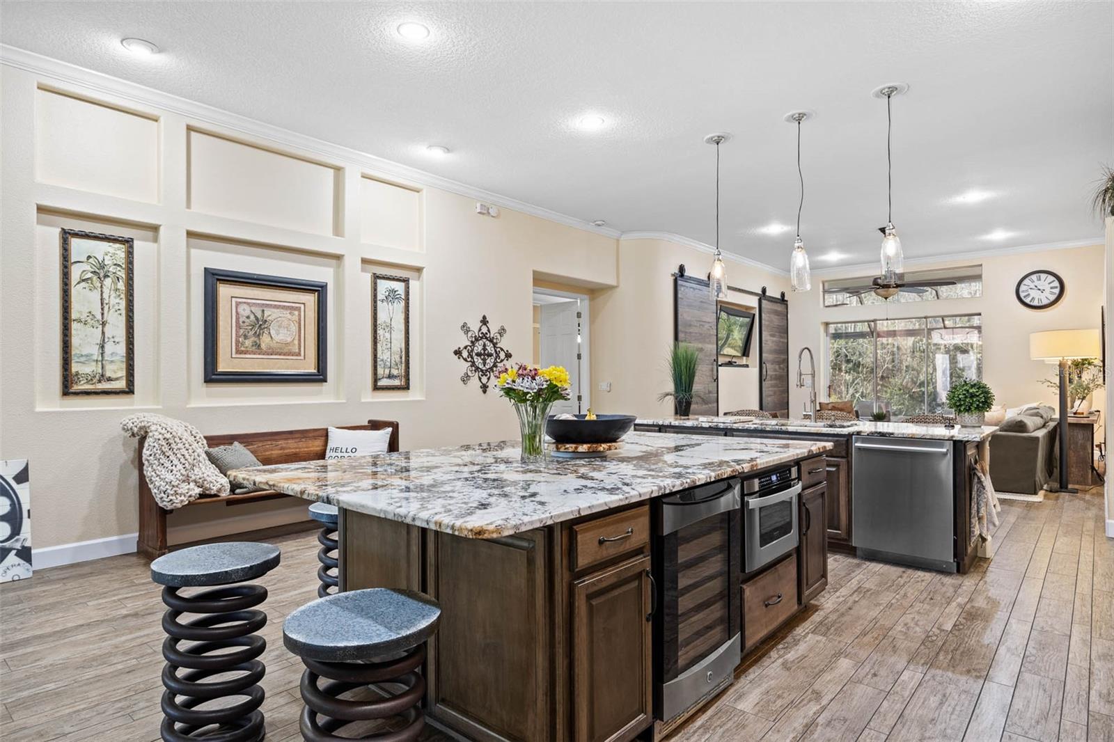 19817 GLAZING GLOBE LN