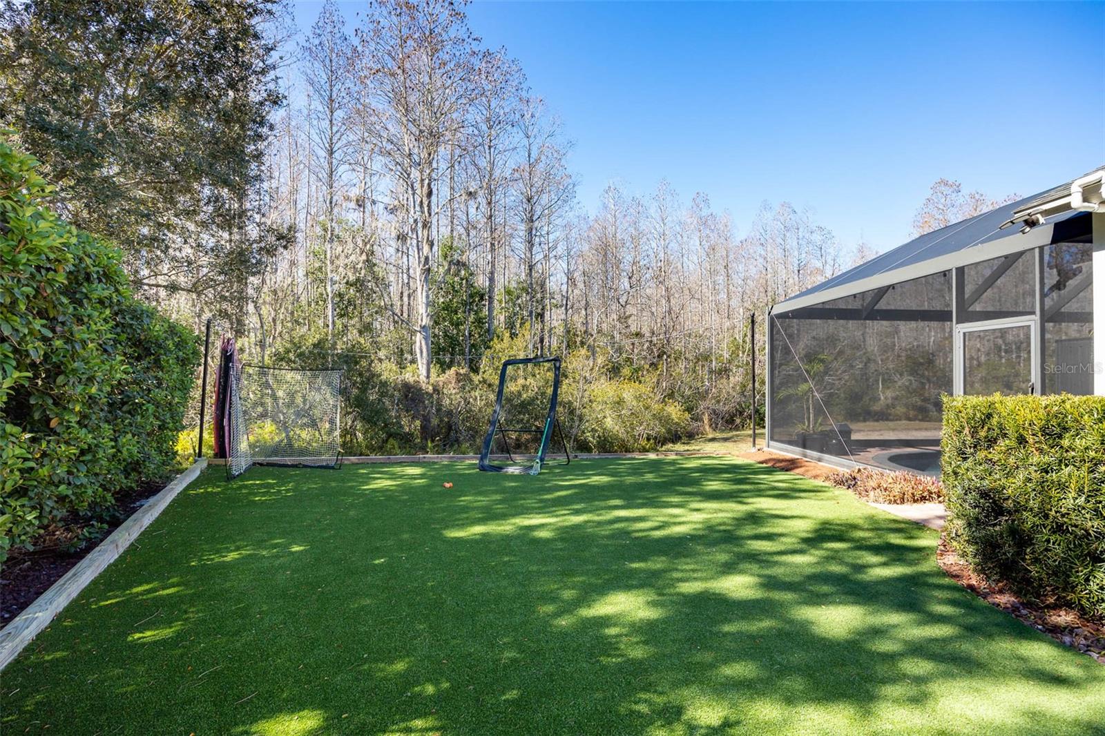 19817 GLAZING GLOBE LN