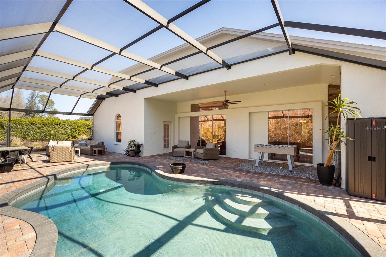 19817 GLAZING GLOBE LN