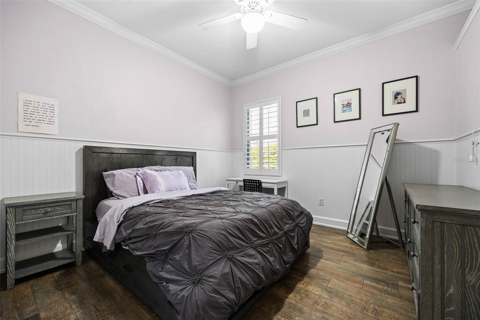 19817 GLAZING GLOBE LN