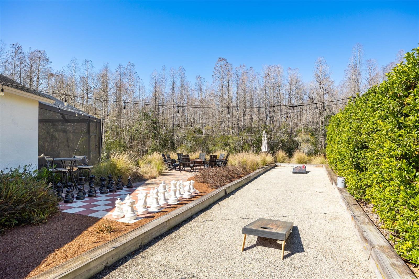 19817 GLAZING GLOBE LN