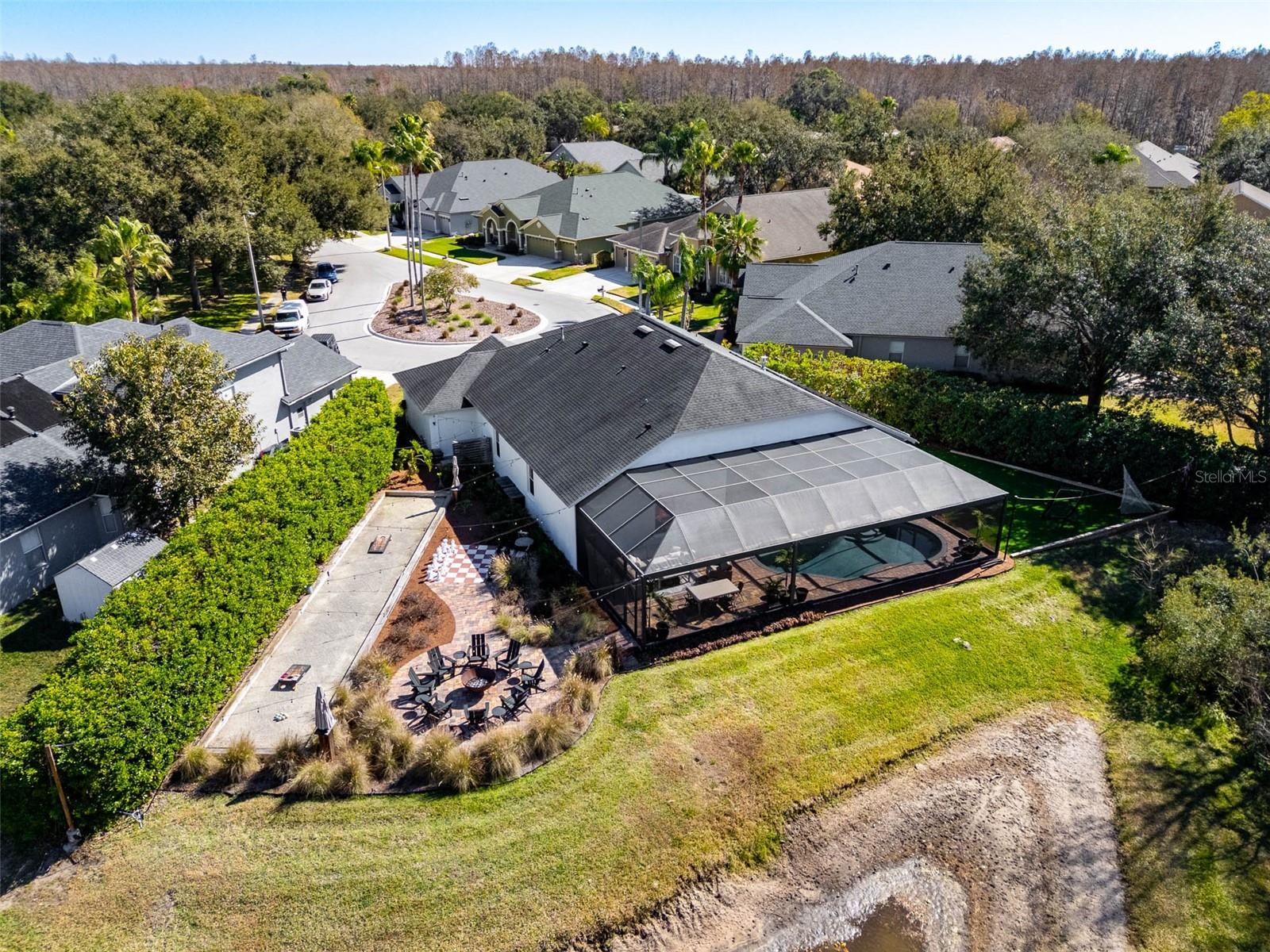 19817 GLAZING GLOBE LN