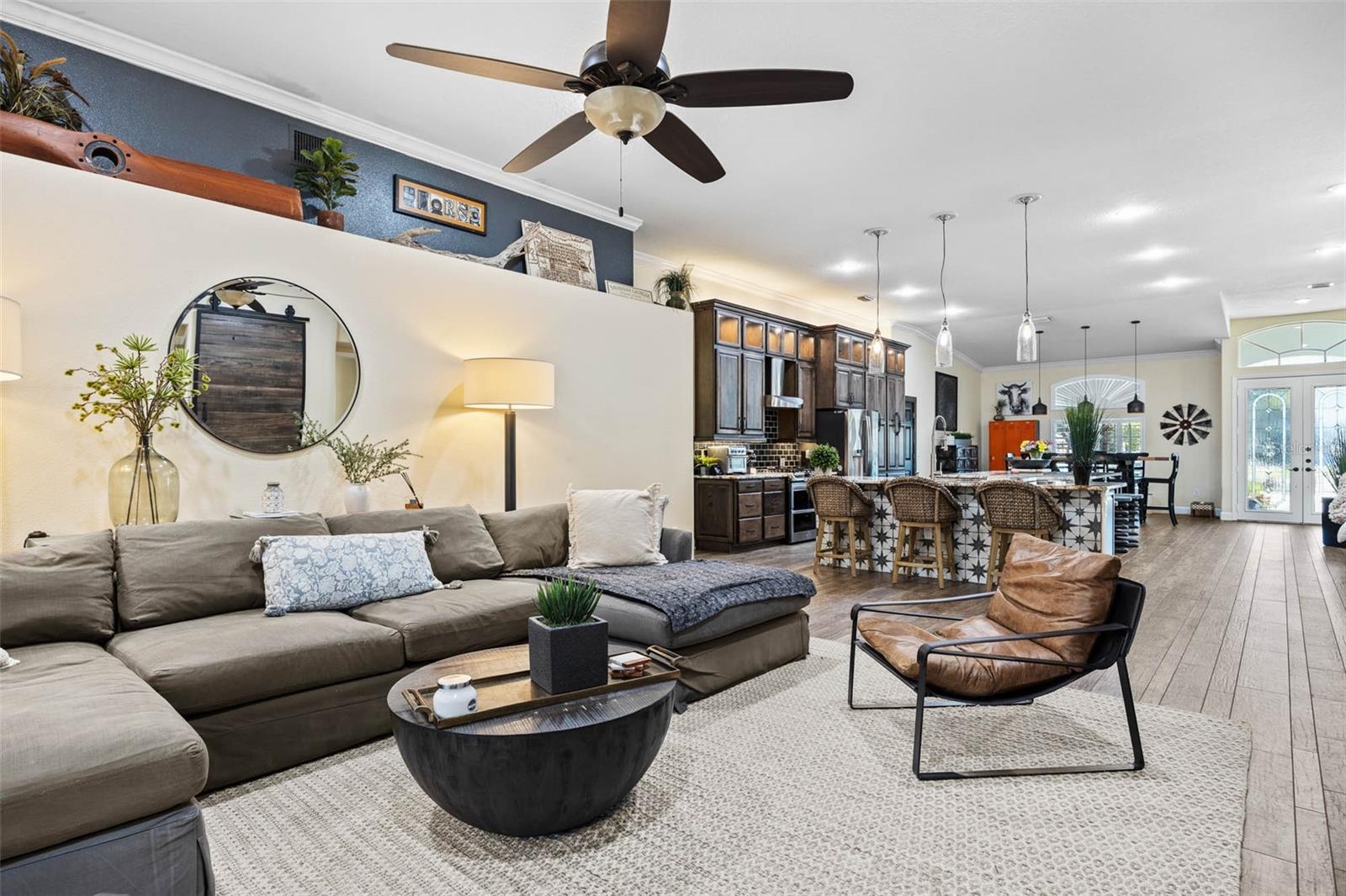 19817 GLAZING GLOBE LN