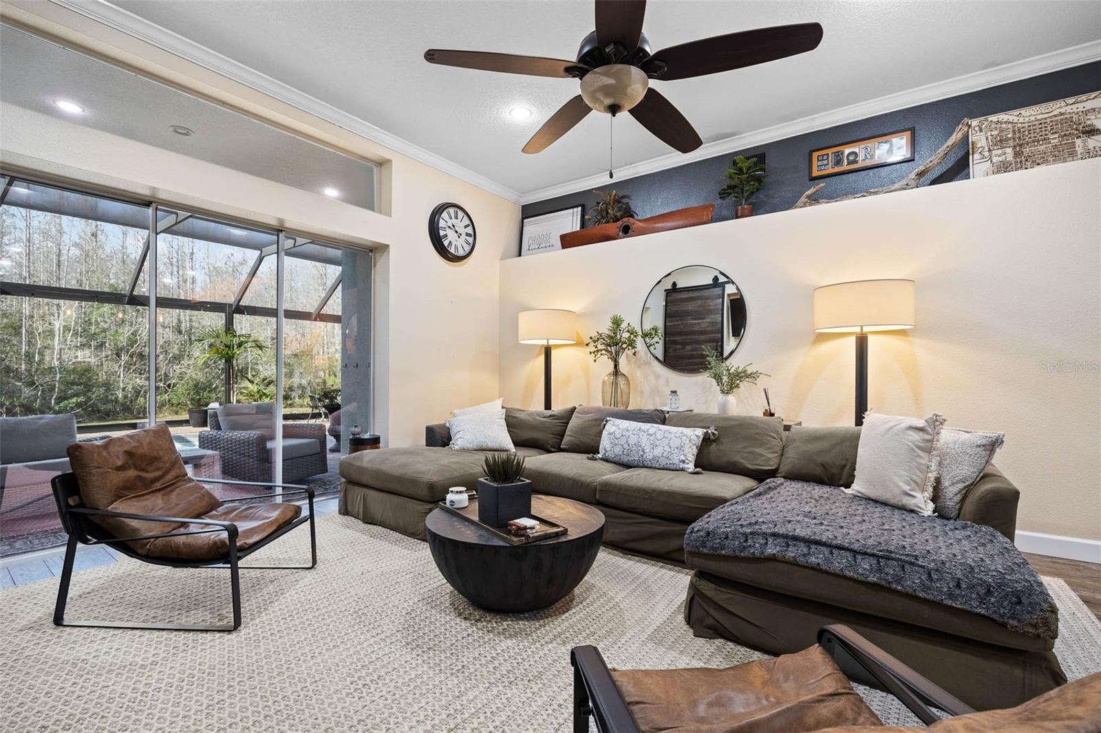 19817 GLAZING GLOBE LN