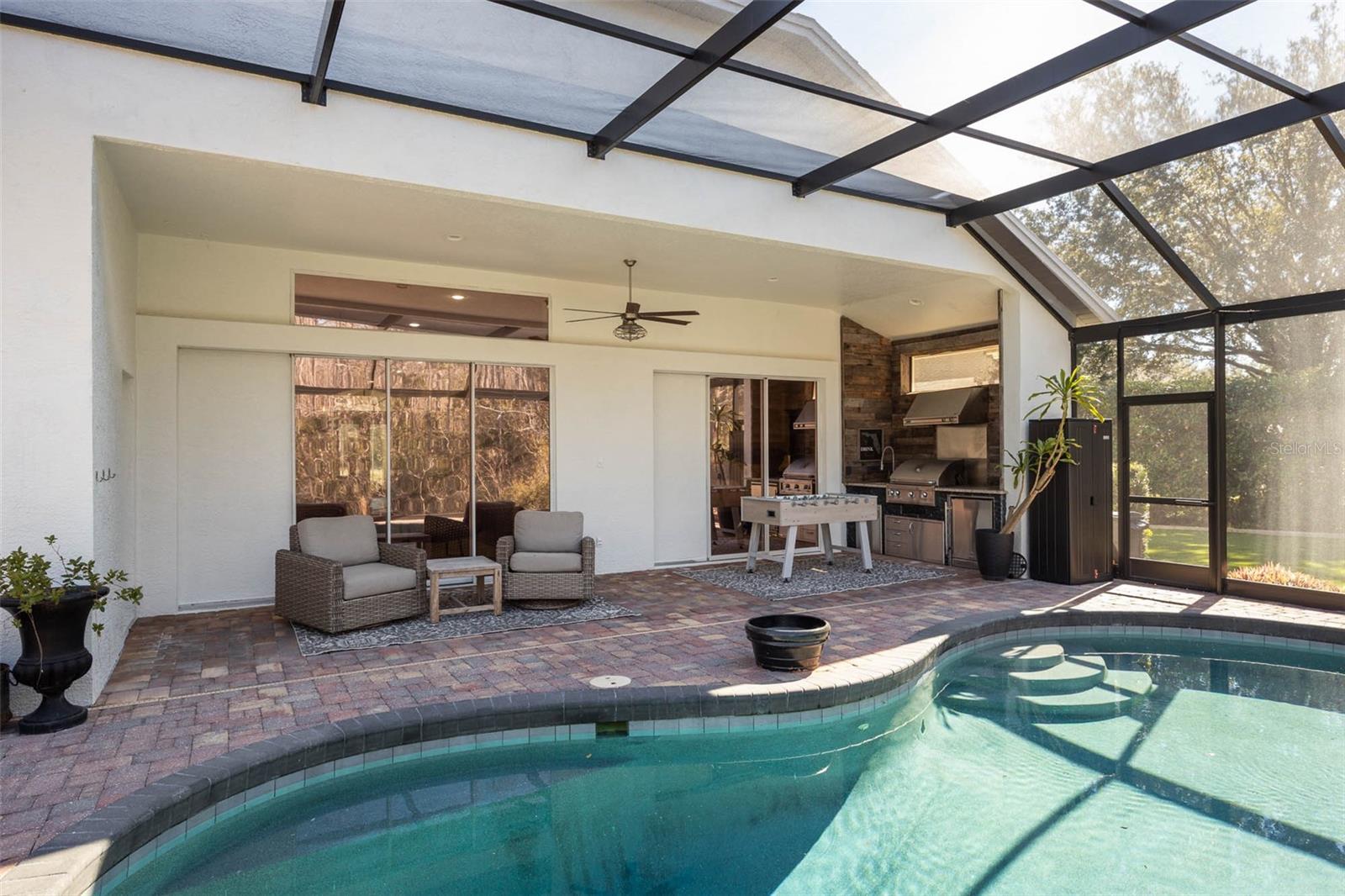 19817 GLAZING GLOBE LN