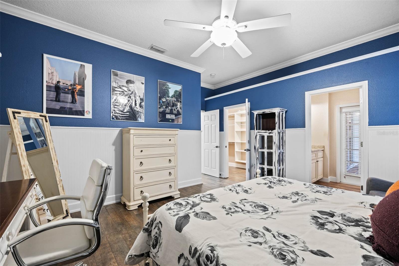 19817 GLAZING GLOBE LN